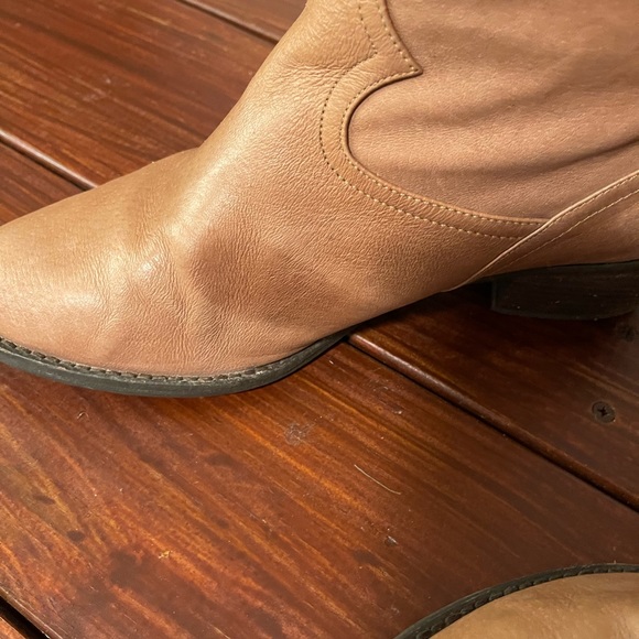 Naughty Monkey size 9.5 tan pull on boot - Picture 2 of 7